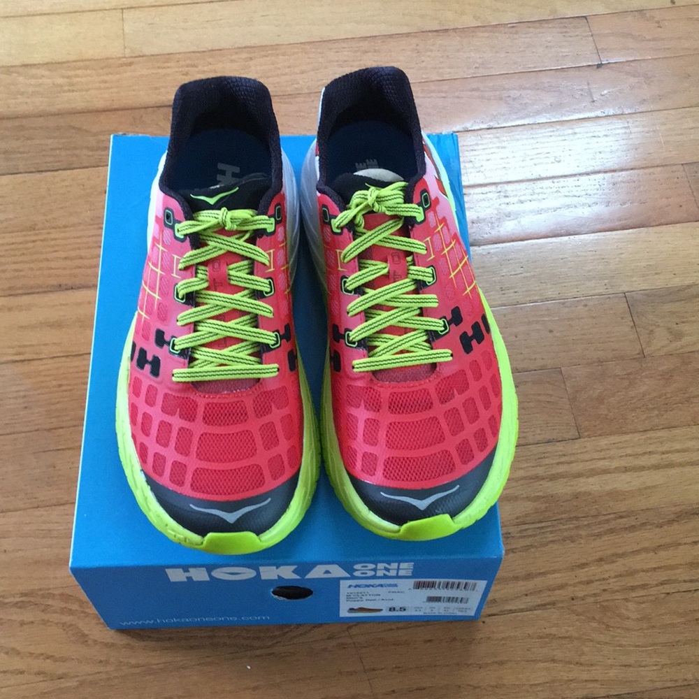Hoka Clayton